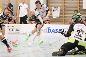 1200px-Nik_gasmann_pascal_haab_unihockey